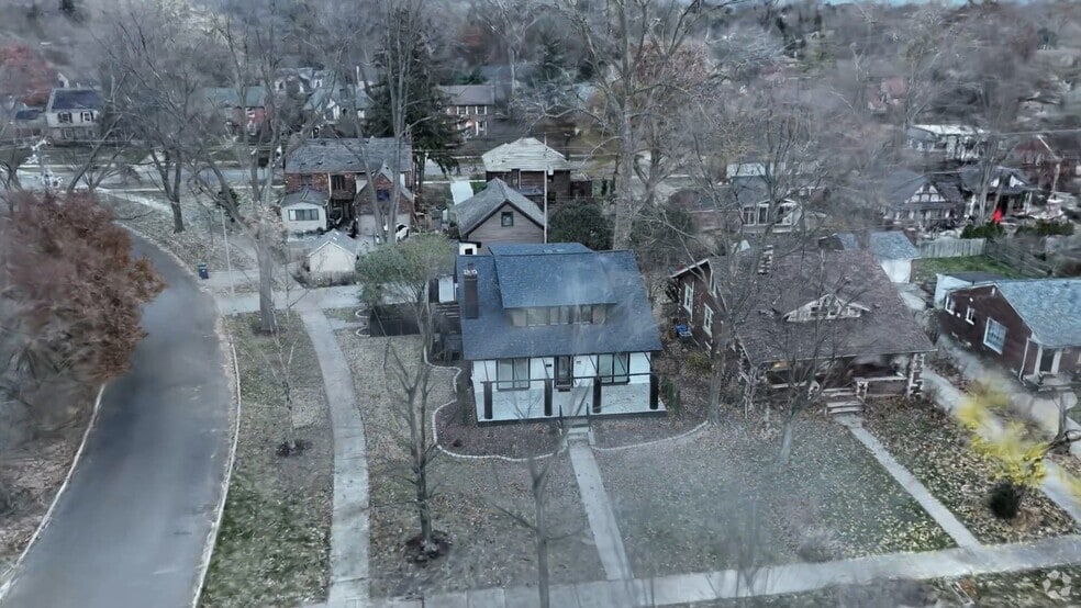 784 Barrington Rd, Grosse Pointe Park, MI 48230 - photo 2