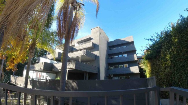 939 Palm Ave unit 401, West Hollywood, CA 90069 - photo 3