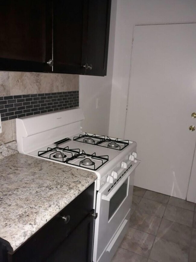 1323 W Estes Ave Unit ONE BED, Chicago, IL 60626