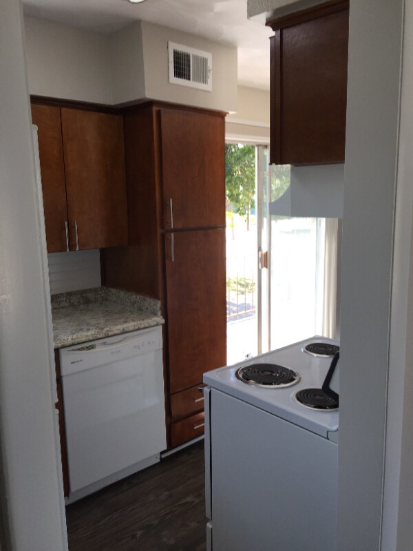 222 S Hampton Rd unit 204, de Soto, TX 75115 - photo 2