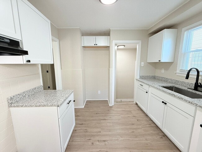 13538 Rosemont Ave, Detroit, MI 48223 - photo 3