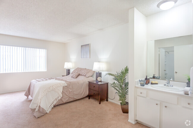 1BR,1BA-Bedroom