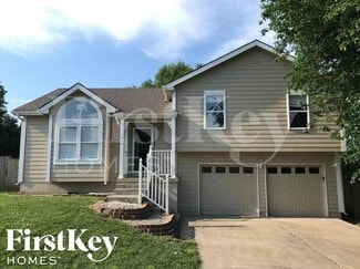 1611 Cooper Dr, Raymore, MO 64083