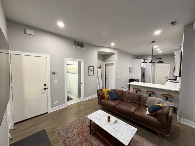 1933 W Ohio St unit 2, Chicago, IL 60622 - photo 3