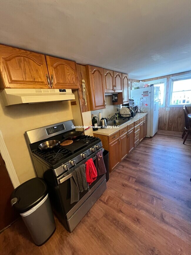 28A Cherry St unit 2, Somerville, MA 02144 - photo 3