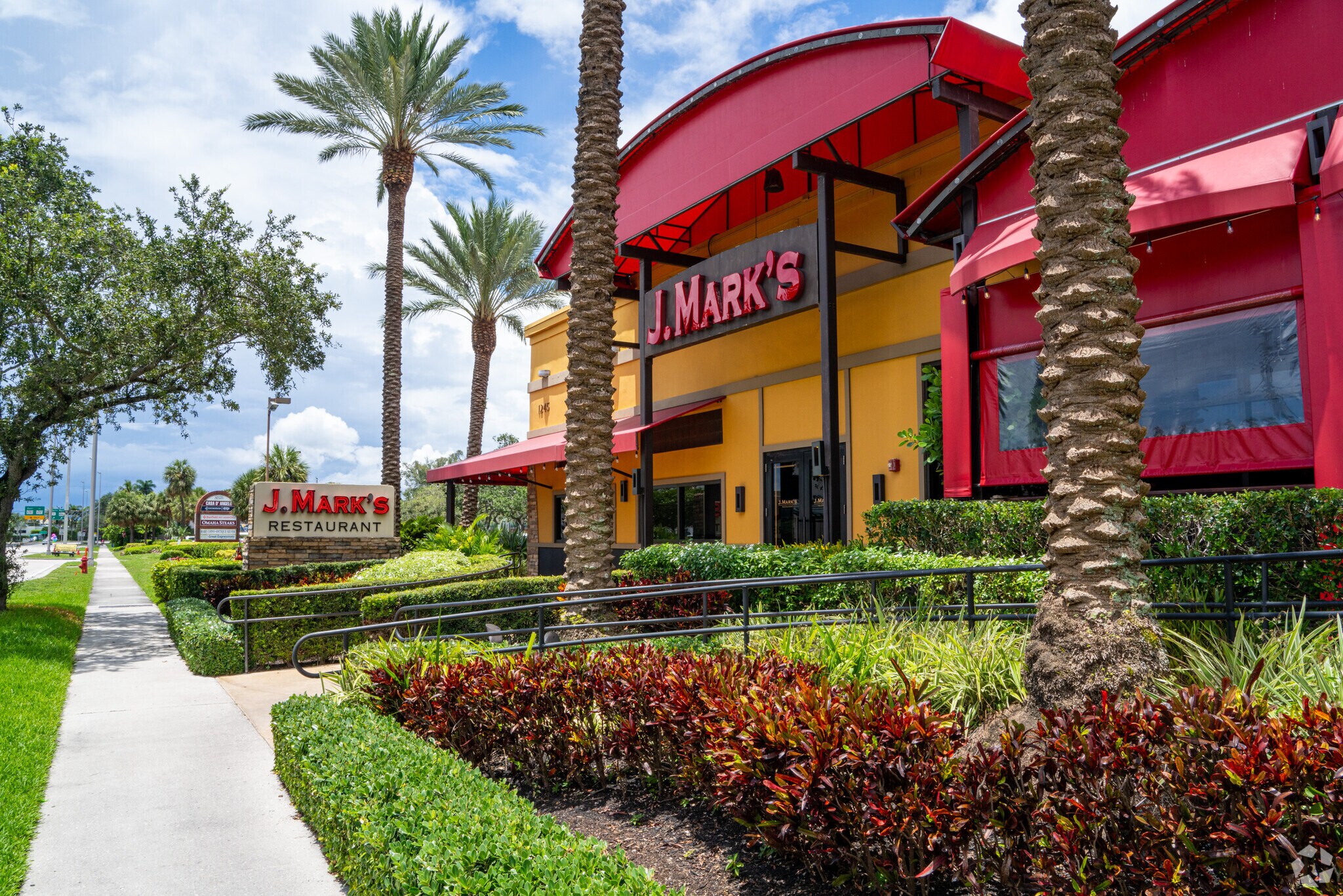 Lake Ridge is home to a variety of excellent restaurants, including J Marks.