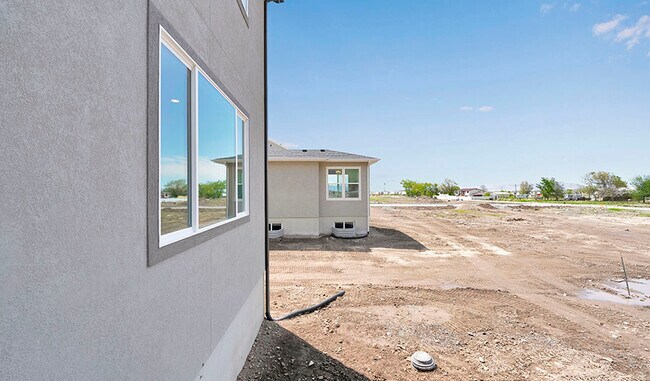 1991 E Burger St, Lake Point, UT 84074 - photo 2