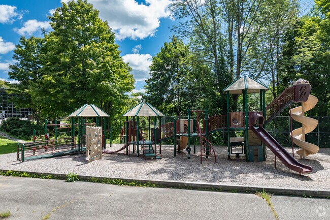 Botelle Elementary School has a student to teacher ratio of 8 to 1.
