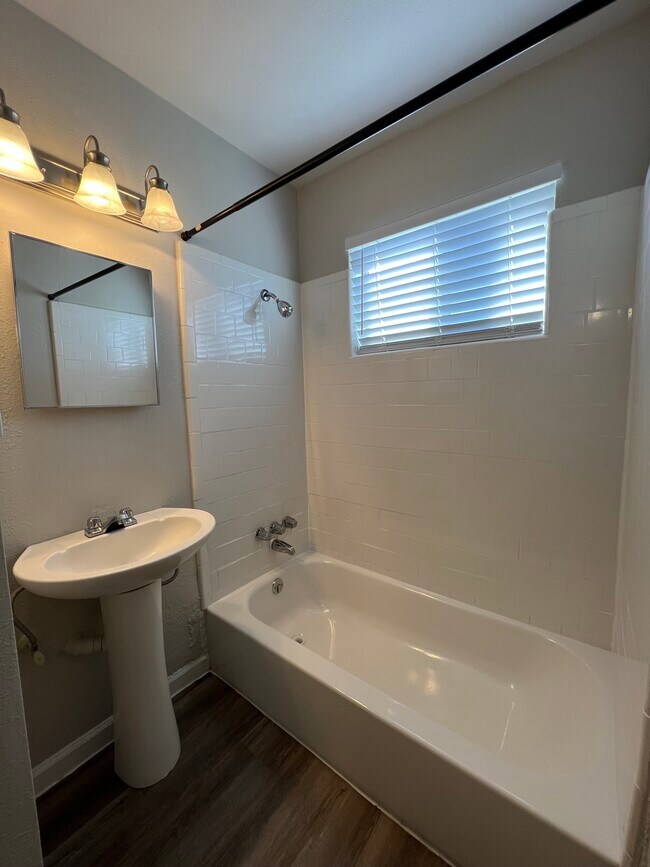 3305 Red Bluff Rd unit 8, Pasadena, TX 77503 - photo 4