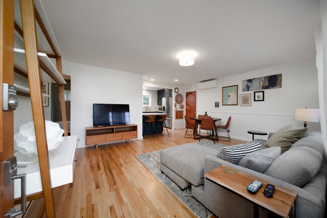 4320 SE Lambert St, Portland, OR 97206 - photo 3