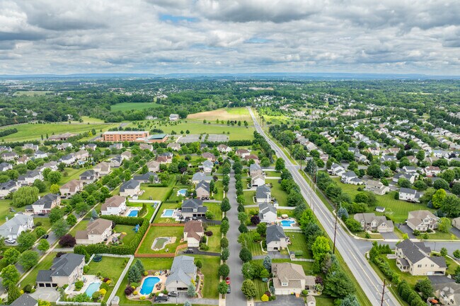 Lots large enough for backyard pools are common in Ancient Oaks.