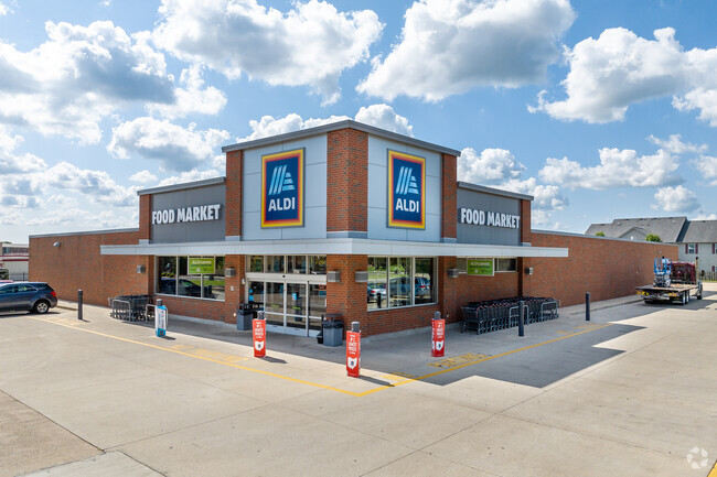 The residents of the Westbend neighborhood enjoy shopping at ALDI Food Market.