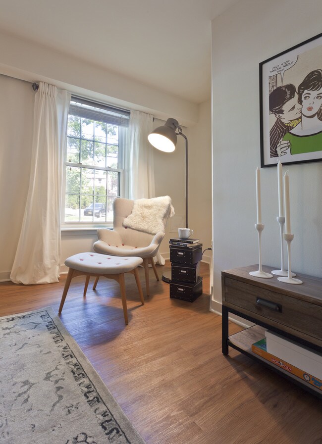 Wood-gran textured plank flooring