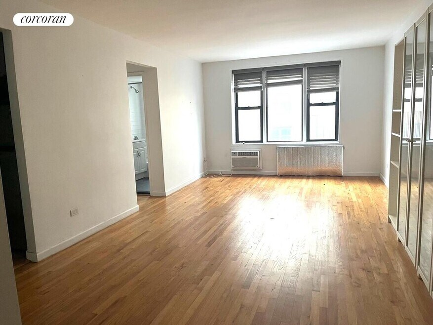 200 E 28th St, New York, NY 10016 - photo 1