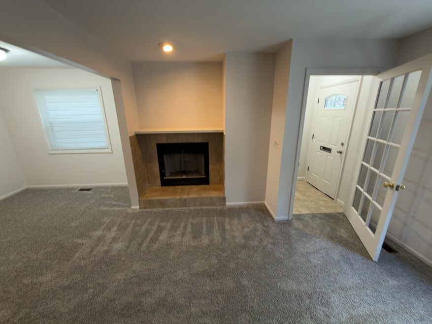 846 Beaconsfield Ave unit 1, Grosse Pointe Park, MI 48230 - photo 1