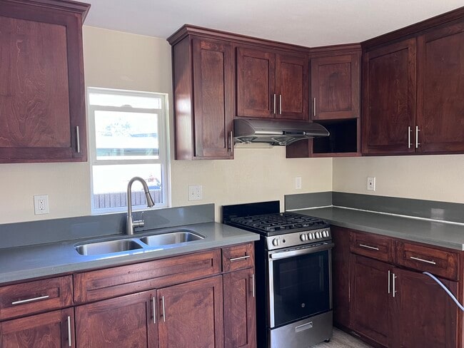 2512 E 3rd St, Los Angeles, CA 90033 - photo 7