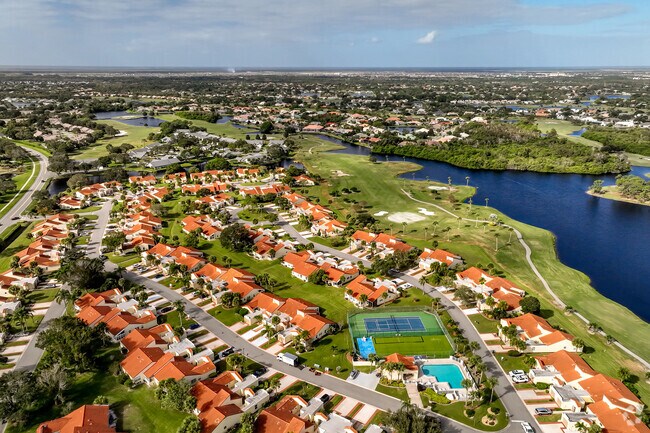 An amazing aerial view of the Courtyards of Suntree community activities.