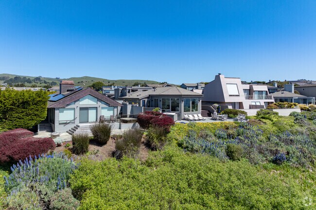 Midcentury and modern Bodega Bay homes offer stunning views and golf access.