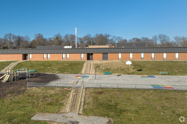 Grannemann Elementary School has a teacher to student ratio of 14 to 1.