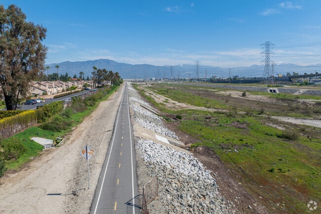 River East is located between the Rio Hondo and San Gabriel Rivers in the San Gabriel Valley.