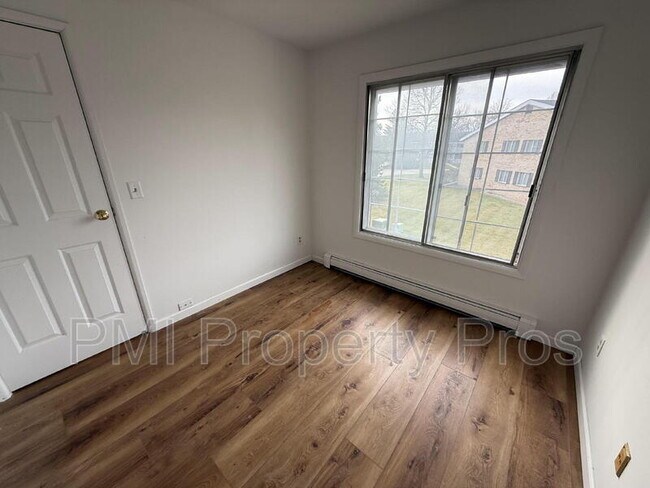 139 Heidel Rd unit 7, Thiensville, WI 53092 - photo 7