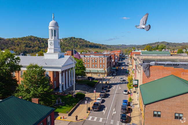 The Greene County Courthouse stands along South Washington Street.