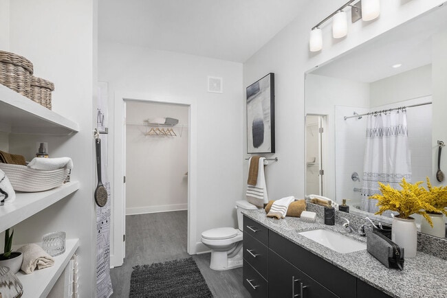 2BR, 2BA - 1,182SF - Primary Bathroom