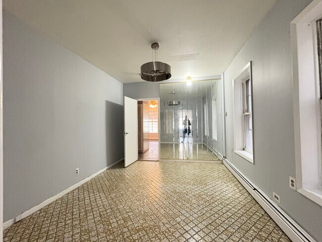 111 Baldwin Ave 4 (2R)