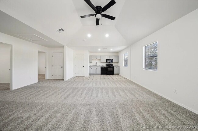 2807 E 3rd St unit B, Tulsa, OK 74104 - photo 5