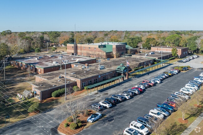 Hanahan Middle School has a beautiful campus in Hanahan.