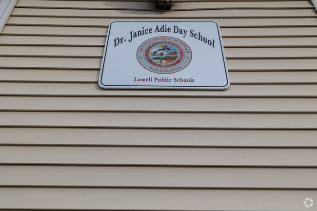 The Dr. Janice Adie Day School located in Chelmsford is a small  school serving K-12.