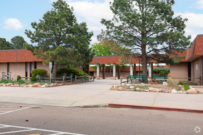 Holmes Middle School is an above average, public school located near Mountain Shadows.