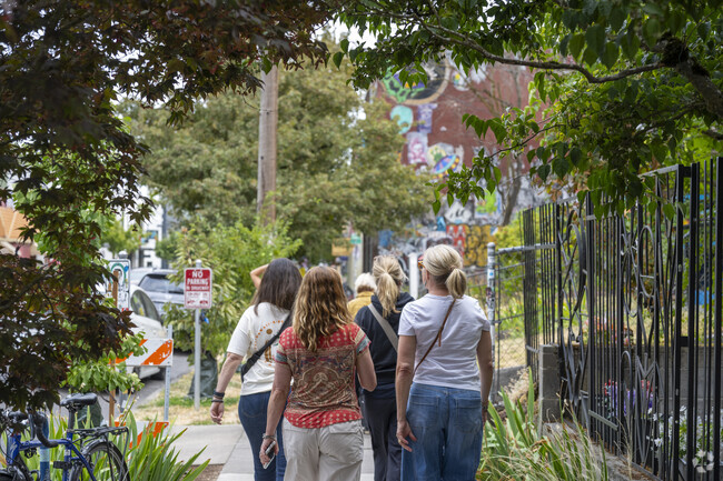 Neighbor neighbor neighborhood is very walkable.