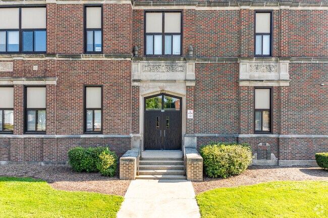 Roosevelt Elementary School serves students from Kindergarten through 5th grade.