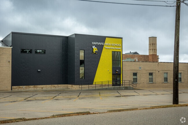 Harvard High School colors are yellow and black.