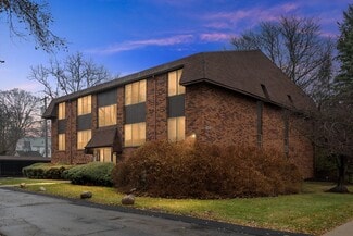 2337 E Maple Rd, Birmingham, MI 48009