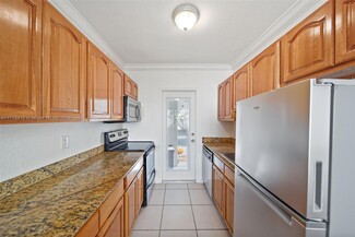 95 Edgewater Dr Unit 202, Coral Gables, FL 33133