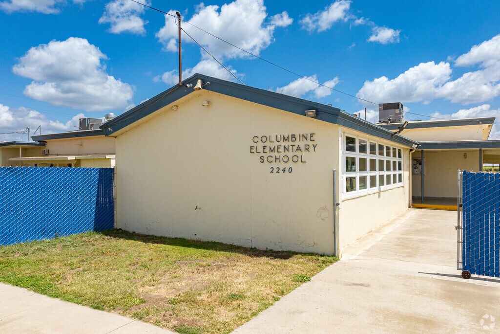 Columbine Elementary School provides a great education to help students succeed.