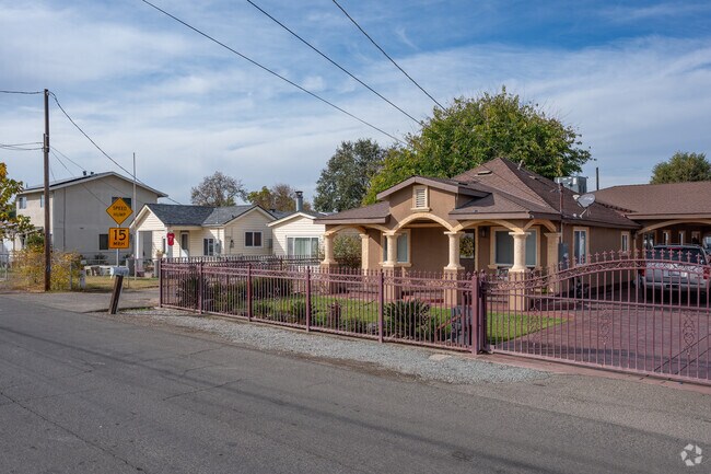 Custom homes are also available in Garden Acres.