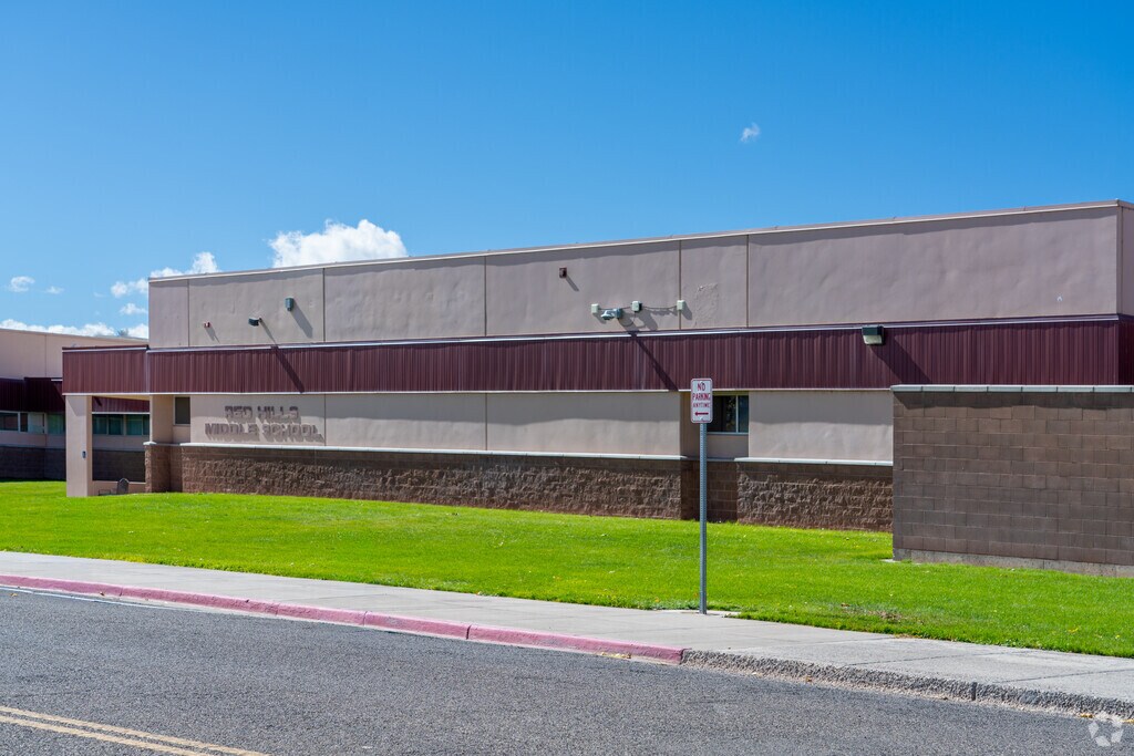 Red Hills Middle School serves the middle school students of Richfield.