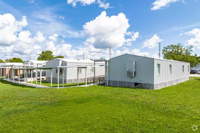 Spring Hill Elementary makes use of several portable classrooms.