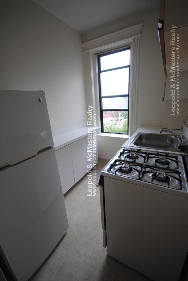 230 Fuller St unit 23, Dorchester Center, MA 02124 - photo 3