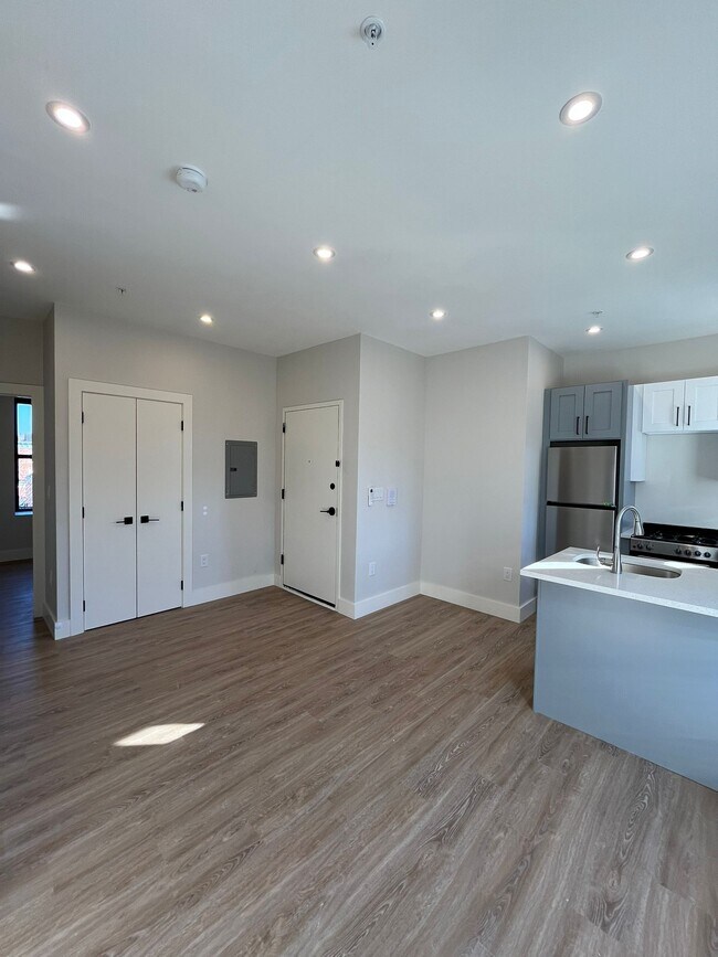 268 Martin Luther King jr Dr unit 3C, Jersey City, NJ 07305 - photo 2