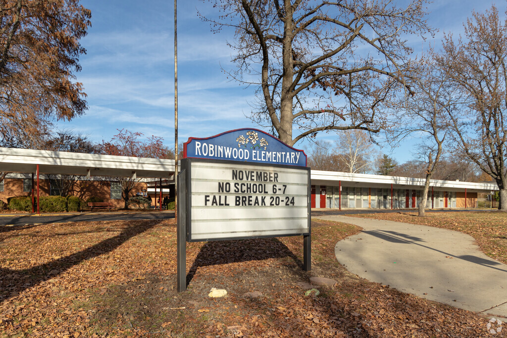 Robin Elementary School is located on Derhake Rd.