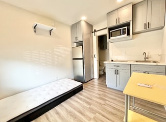 6165 Coldwater Canyon Ave Unit 8, Los Angeles, CA 91606