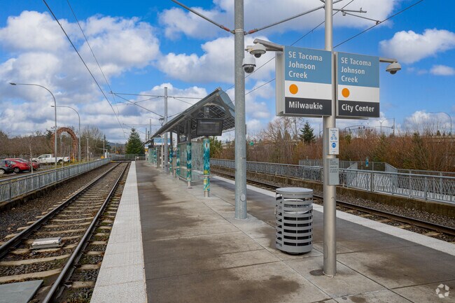 Max Orange Line runs through Ardenwald.