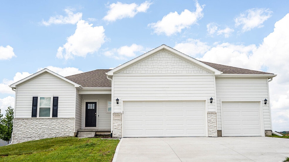 6436 Clear Creek St, Papillion, NE 68157 - photo 1