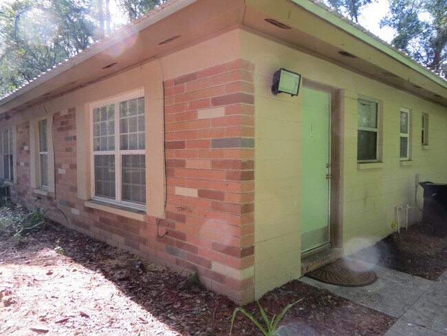 315 NW 19th Ln unit 4, Gainesville, FL 32609 - photo 3