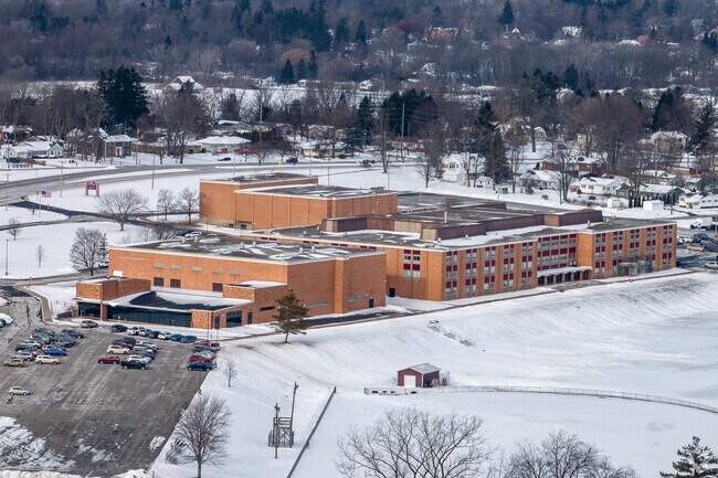 The Auburn Enlarged City School District, including Auburn High, scores an overall B-minus rating from Niche.