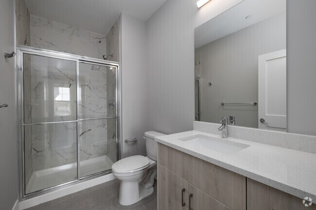2BR, 2BA - 1,076 SF - Bathroom